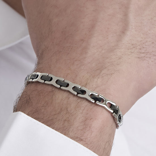 HERRENARMBAND AUS STAHL MIT SCHWARZEN KERAMIKELEMENTEN