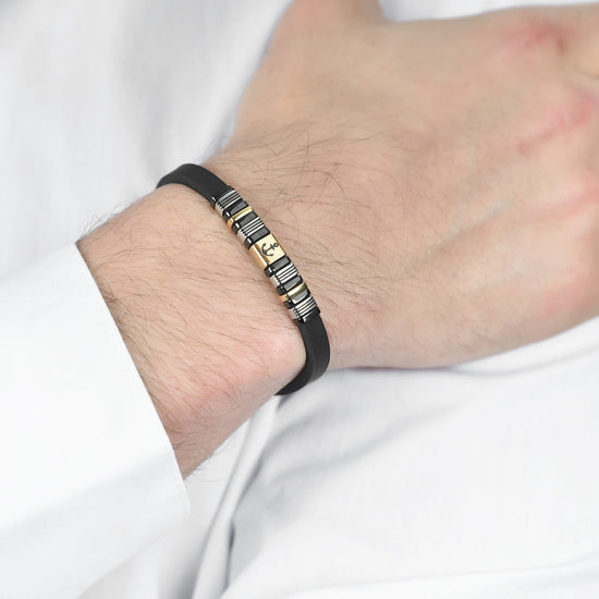 HERRENARMBAND AUS SCHWARZEM SILIKON MIT IP-GOLDENEN UND SCHWARZEN STAHLELEMENTEN MIT ANKER