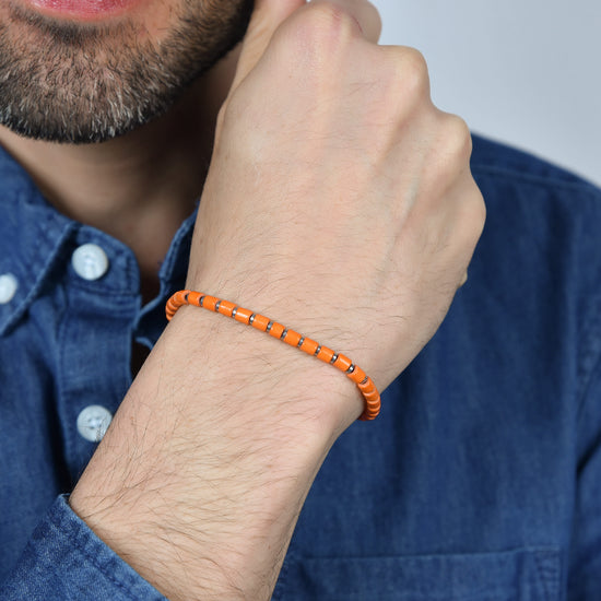 HERRENARMBAND AUS STAHL MIT ORANGEFARBENEN STEINEN