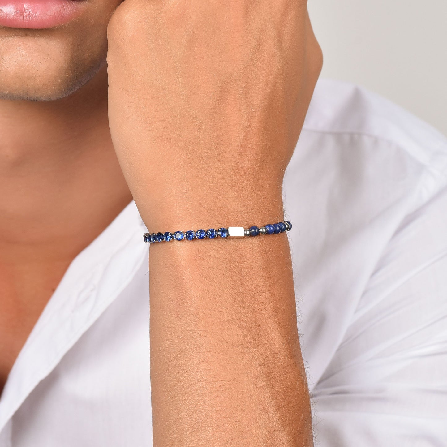 HERRENARMBAND AUS STAHL MIT BLAUEN KRISTALLEN UND STEINEN