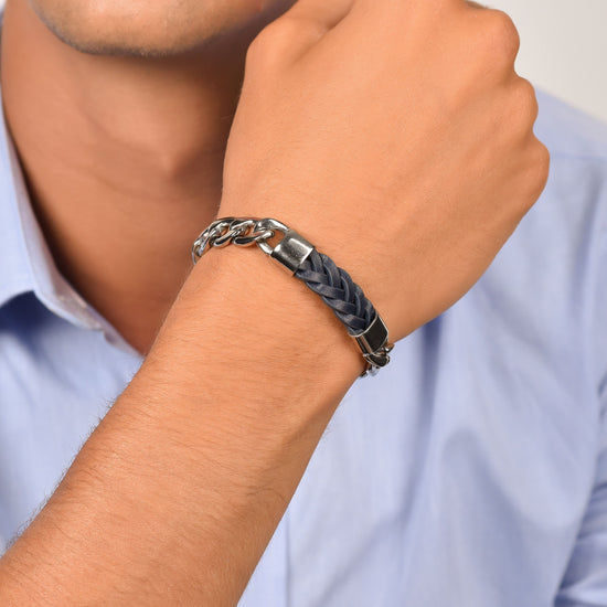 HERRENARMBAND AUS STAHL MIT BLAUEM LEDERELEMENT