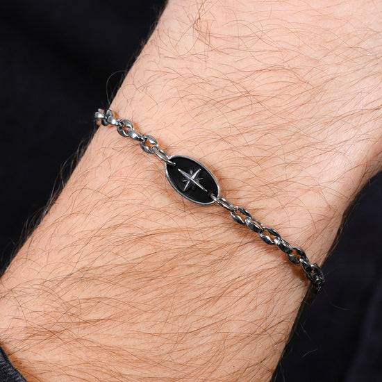 HERRENARMBAND AUS STAHL MIT KOMPASSROSE