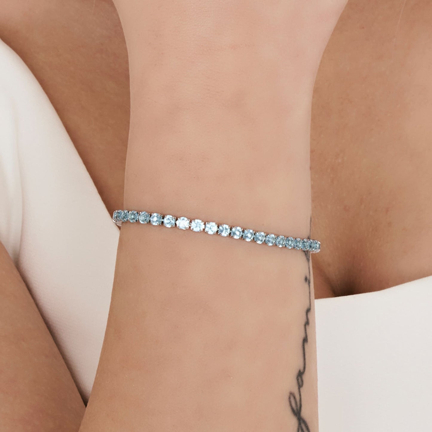 DAMEN-TENNISARMBAND AUS STAHL MIT BLAUEN KRISTALLEN