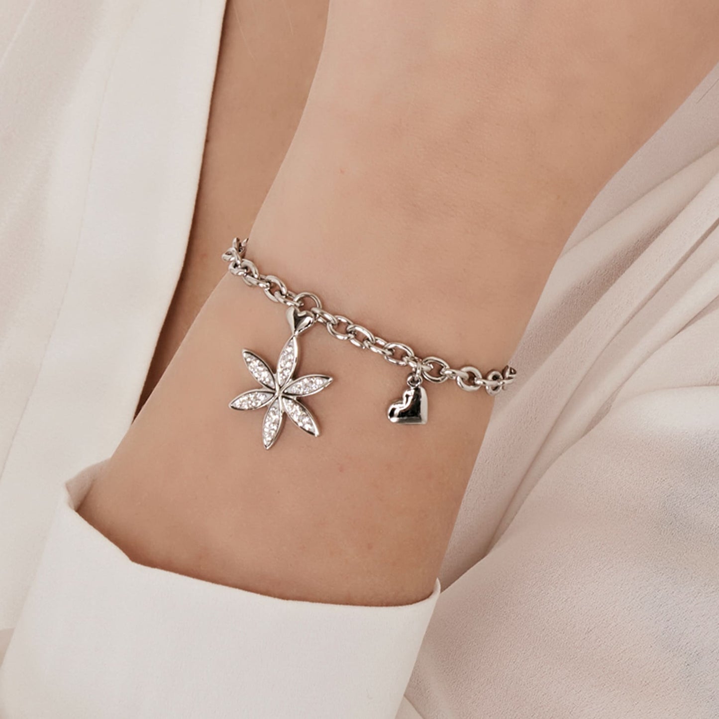 DAMENARMBAND AUS STAHL MIT BLUME DES LEBENS MIT WEISSEN KRISTALLEN