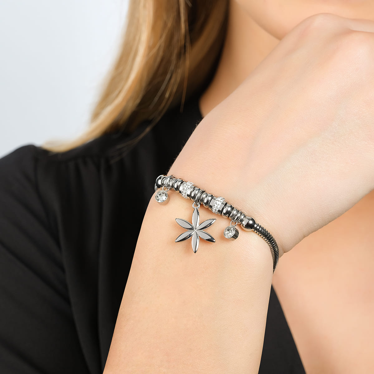 DAMENARMBAND AUS STAHL MIT BLUME DES LEBENS UND WEISSEN KRISTALLEN