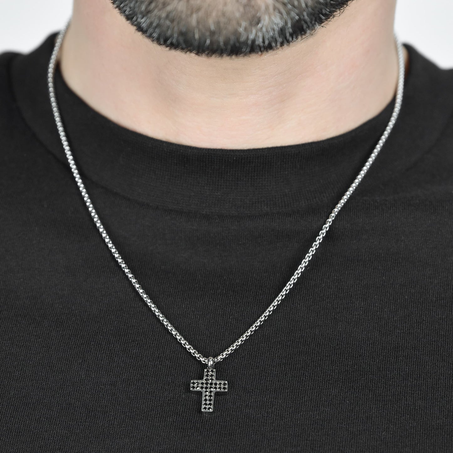 HERRENKETTE MIT KREUZ AUS STAHL UND SCHWARZEN KRISTALLEN